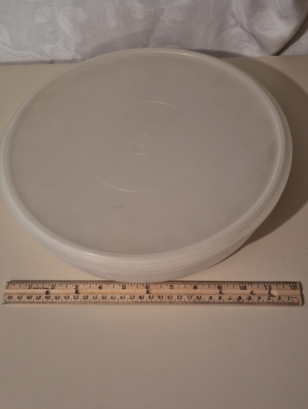 Tupperware 12 Inch Vintage Round Plastic Pie Cupcake Cookie Container With Lid
